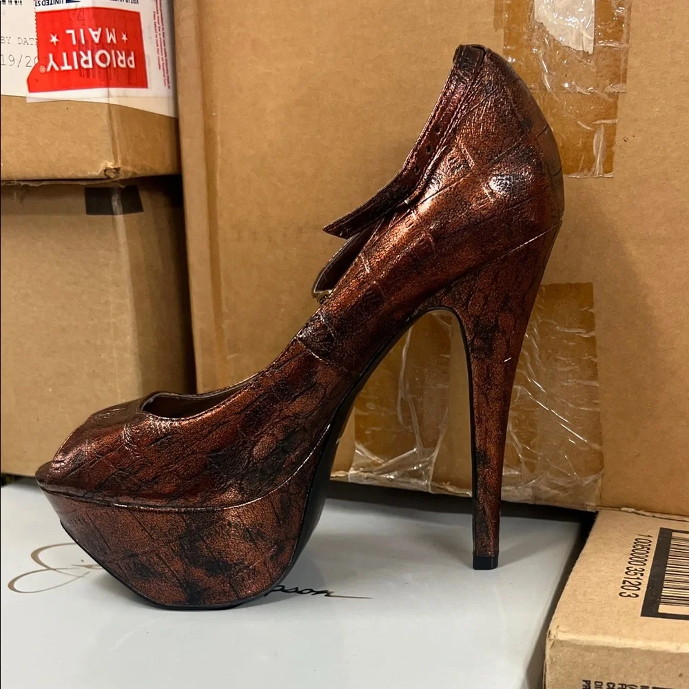Women’s Metallic Copper Peep-Toe Platform Pump - Picture 1 of 7